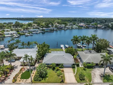 2445 W Bay Isle Dr SE, Saint Petersburg, FL 33705