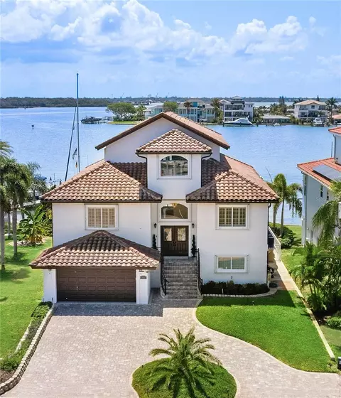 876 Bay Point Dr, Madeira Beach, FL 33708