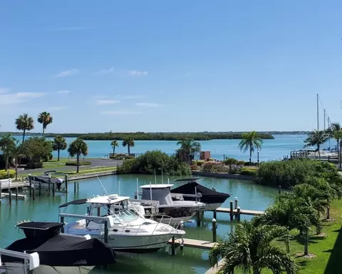 12582 Capri Cir N, Treasure Island, FL 33706