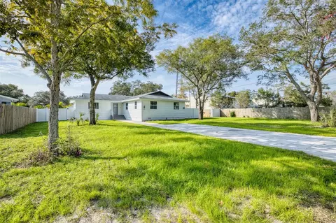 11656 Oak Ln, Largo, FL 33778