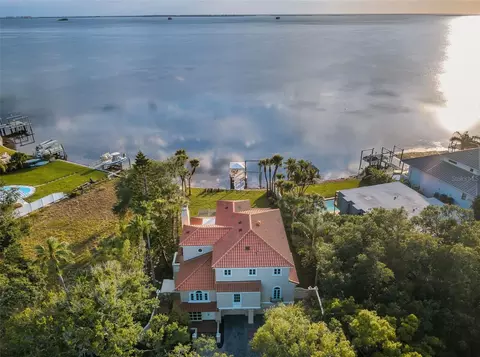 128 Carlyle Dr, Palm Harbor, FL 34683