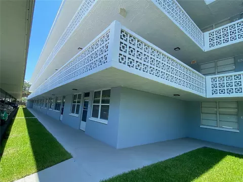 4720 Locust St NE #114, Saint Petersburg, FL 33703