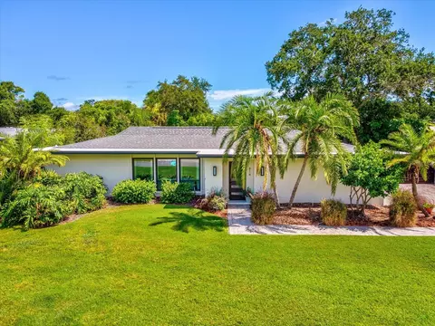 814 Jacaranda Dr, Largo, FL 33770 photo 1