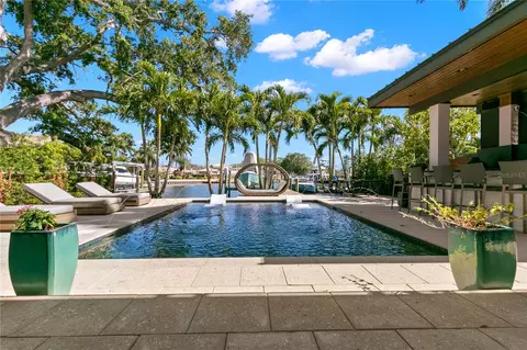 3327 Overlook Dr NE, Saint Petersburg, FL 33703