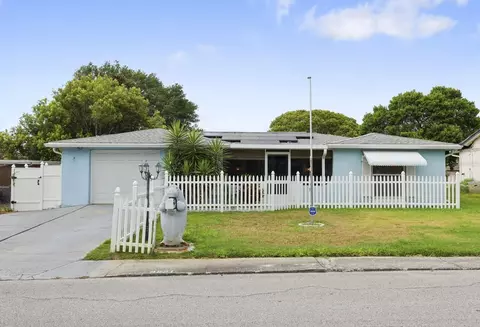 9221 Hunt Club Ln, Port Richey, FL 34668