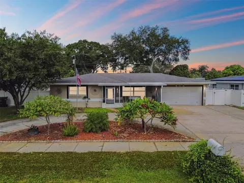 954 20th St SW, Largo, FL 33770