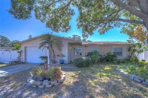 9252 81st Ave, Seminole, FL 33777