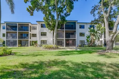 4910 Bay St NE #205, Saint Petersburg, FL 33703