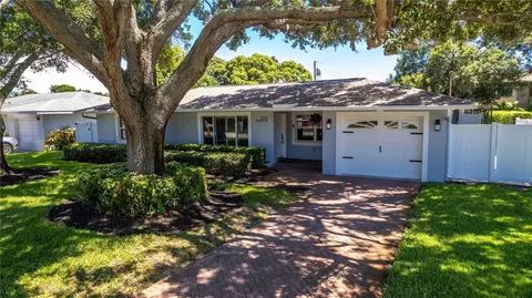 2576 Renatta Dr, Belleair Bluffs, FL 33770