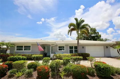 1351 Indian Rocks Rd, Belleair, FL 33756