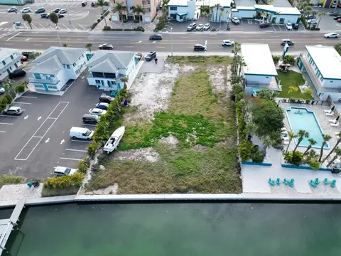 11295 Gulf Blvd, Treasure Island, FL 33706