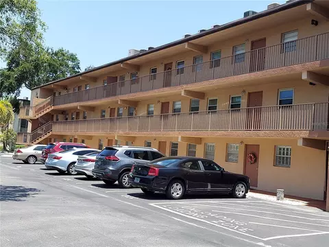 4600 98th Way N #303, Saint Petersburg, FL 33708