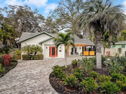 8221 26th Ave N, Saint Petersburg, FL 33710