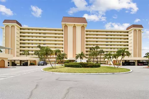 4750 Cove Cir #811, Saint Petersburg, FL 33708
