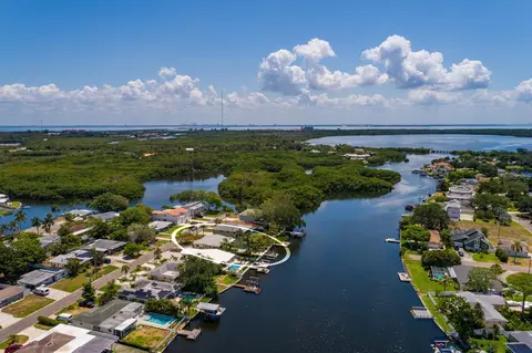 340 89th Ave NE, Saint Petersburg, FL 33702