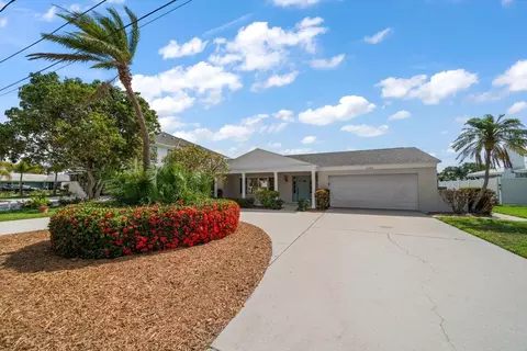 12505 5th St E, Treasure Island, FL 33706