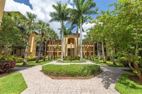 4333 Bayside Village Dr #307, Tampa, FL 33615