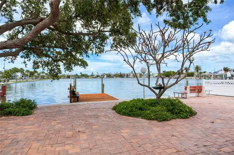 16102 4th St E, Redington Beach, FL 33708 photo 1