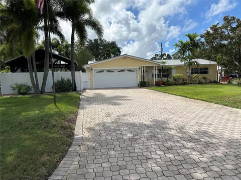 8547 136th St, Seminole, FL 33776