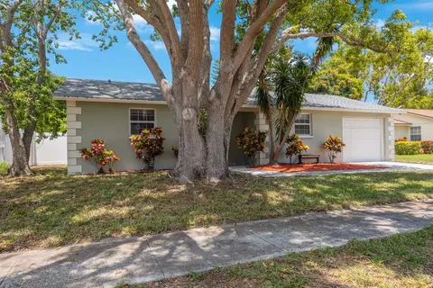 1862 11th St SW, Largo, FL 33778