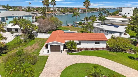 605 115th Ave, Treasure Island, FL 33706