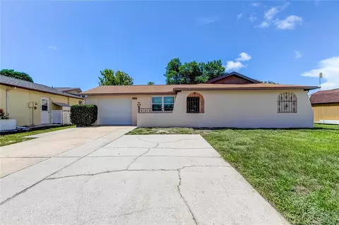 9403 Lake Christina Ln, Port Richey, FL 34668