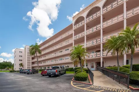 5623 80th St N #511, Saint Petersburg, FL 33709