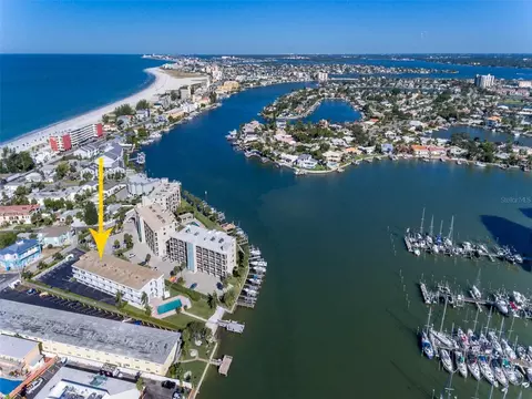 9755 Harrell Ave #104, Treasure Island, FL 33706