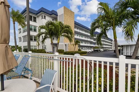 5955 30th Ave S #211, Gulfport, FL 33707
