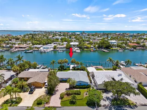 402 Hermosita Dr, Saint Pete Beach, FL 33706