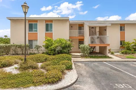 690 99th Ave N #201, Saint Petersburg, FL 33702