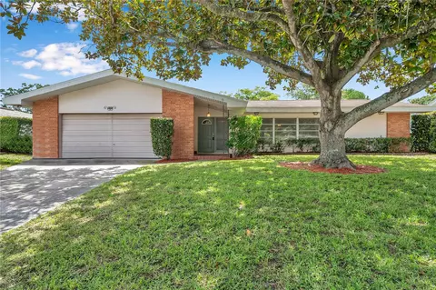 1933 Souvenir Dr, Clearwater, FL 33755