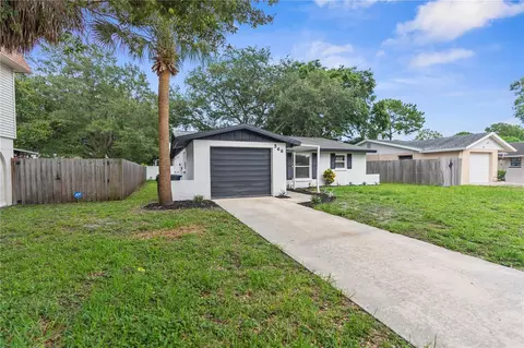566 36th St SE, Largo, FL 33771