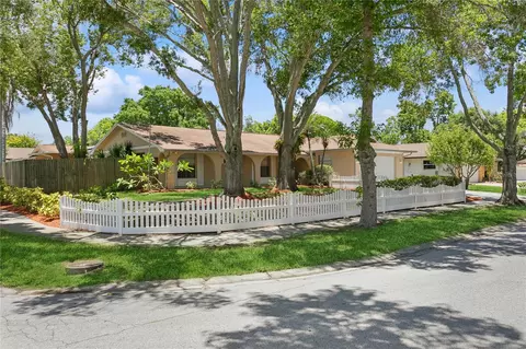 2294 Colonial Dr, Dunedin, FL 34698
