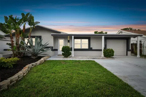 3200 Honeymoon Ln, Holiday, FL 34691