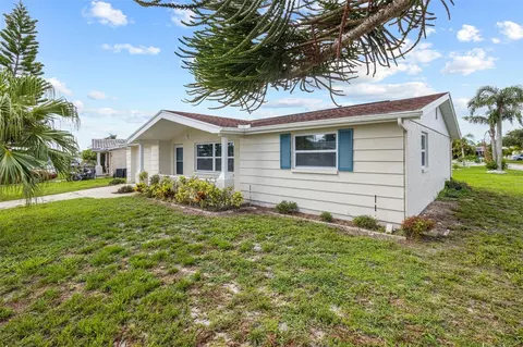 2055 Norfolk Dr, Holiday, FL 34691