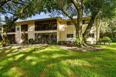 6015 Laketree Ln #E, Temple Terrace, FL 33617