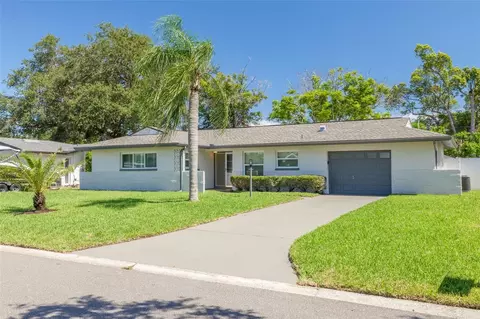 13776 Trinidad Dr, Seminole, FL 33776