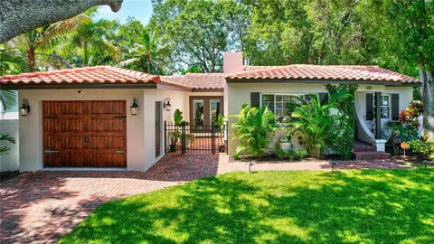 518 35th Ave NE, Saint Petersburg, FL 33704
