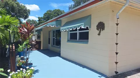 9115 93rd St, Seminole, FL 33777