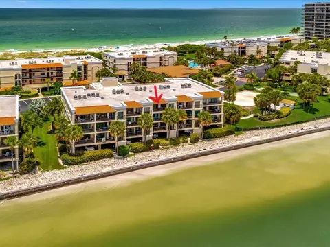 7467 Bayshore Dr #403, Treasure Island, FL 33706