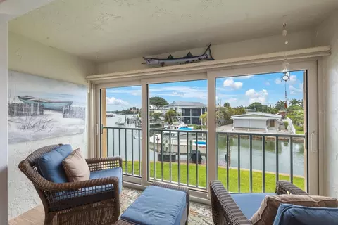 175 116th Ave #102, Treasure Island, FL 33706