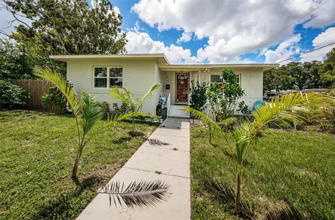568 SW Boulevard Blvd N, Saint Petersburg, FL 33703