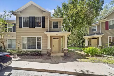 2141 Golden Oak Ln, Valrico, FL 33594