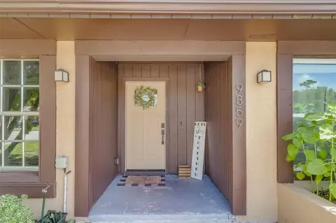 9859 88th St, Seminole, FL 33777