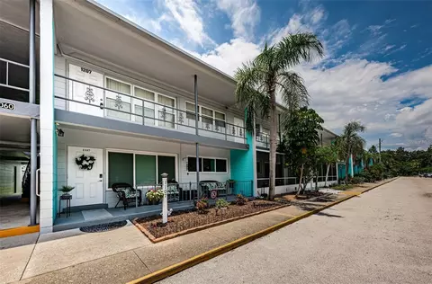 4060 55th St N #1207, Kenneth City, FL 33709
