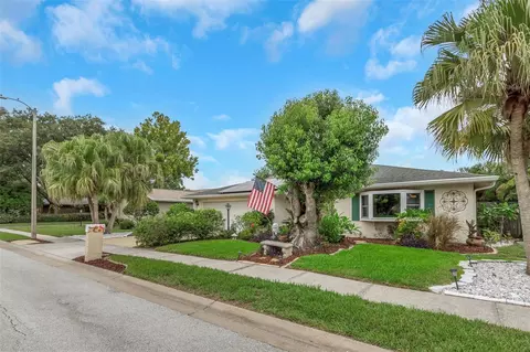 18 Village Ln, Safety Harbor, FL 34695