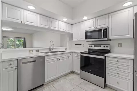 960 Starkey Rd #5203, Largo, FL 33771