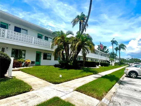 8450 112th St #104, Seminole, FL 33772