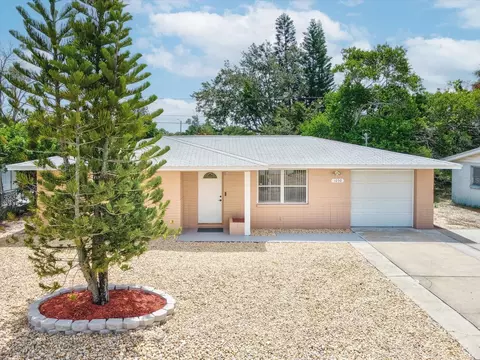 1050 Landau St, Holiday, FL 34690
